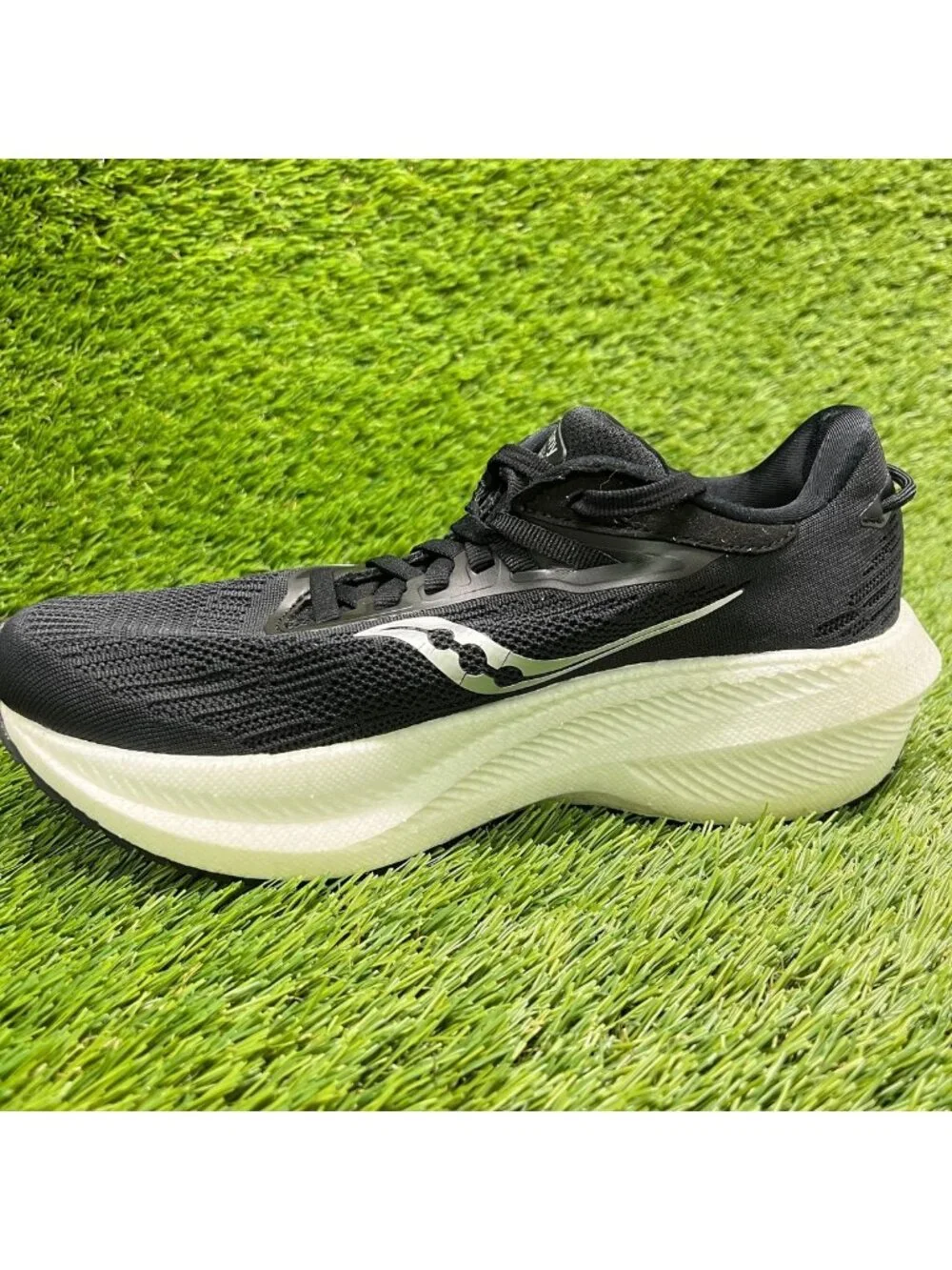 Saucony Triumph 21 Womens Size 6 Black White Athletic Running Shoes Sneakers